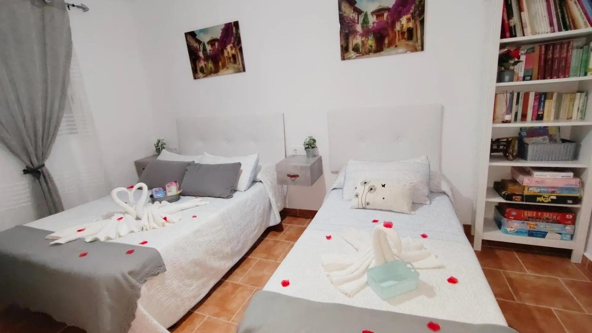 Las Tres Rosas Vejer de la Frontera 0*,  España